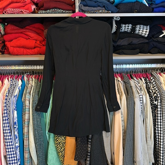Wilfred black long sleeve v neck button front closure 2 pocket dress size 2 - Picture 3 of 3